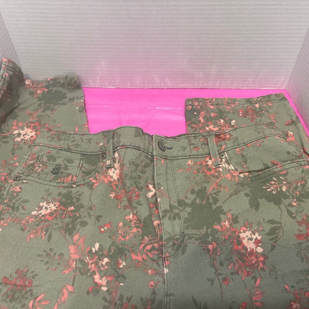 Womens Gloria Vanderbilt Amanda Flowered Jeans